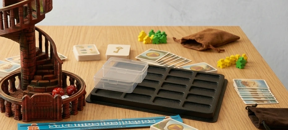 Otros complementos para juegos de mesa: organizadores, torres de dados y accesorios especiales en Sacamos los Juegos