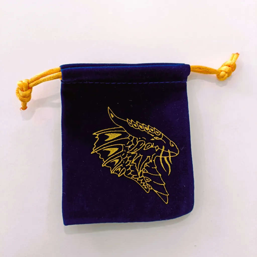 detalle-bolsa-trasporte-dados-dragon-1