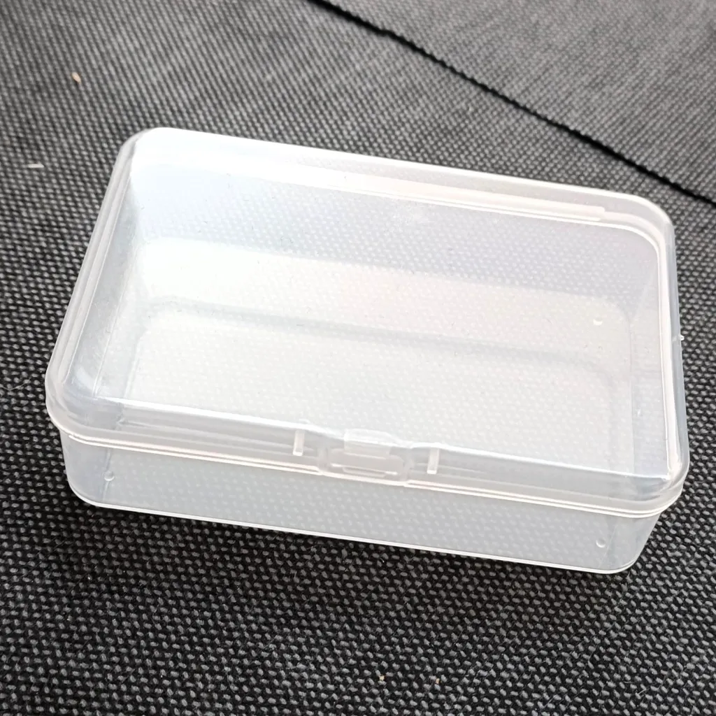 caja-transparente-almacenar-componentes.webp