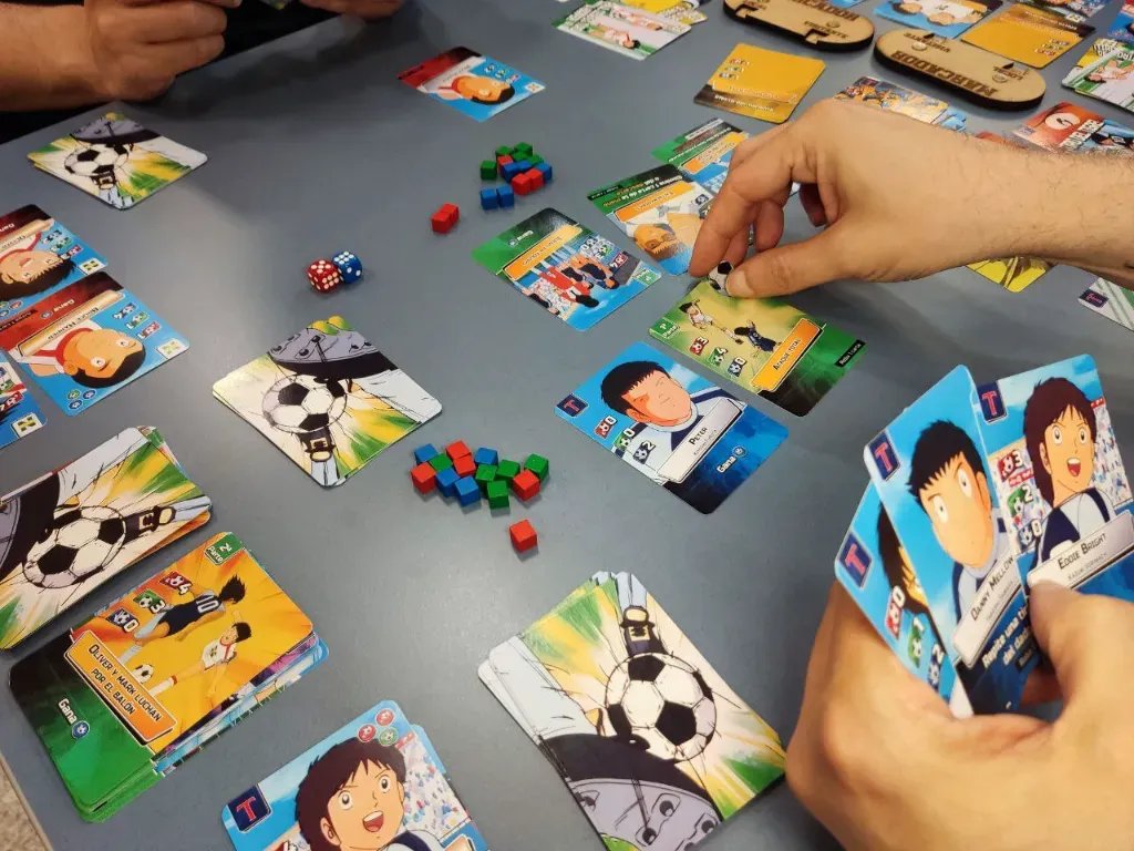 partida-juego-de-cartas-oliver-y-benji-campeones.webp